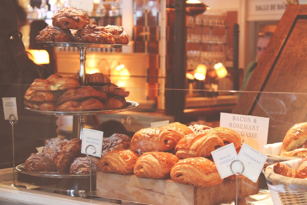 Devanture et vitrine de boulangerie